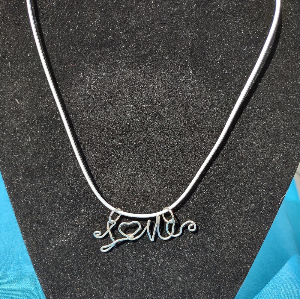 Love wire necklace